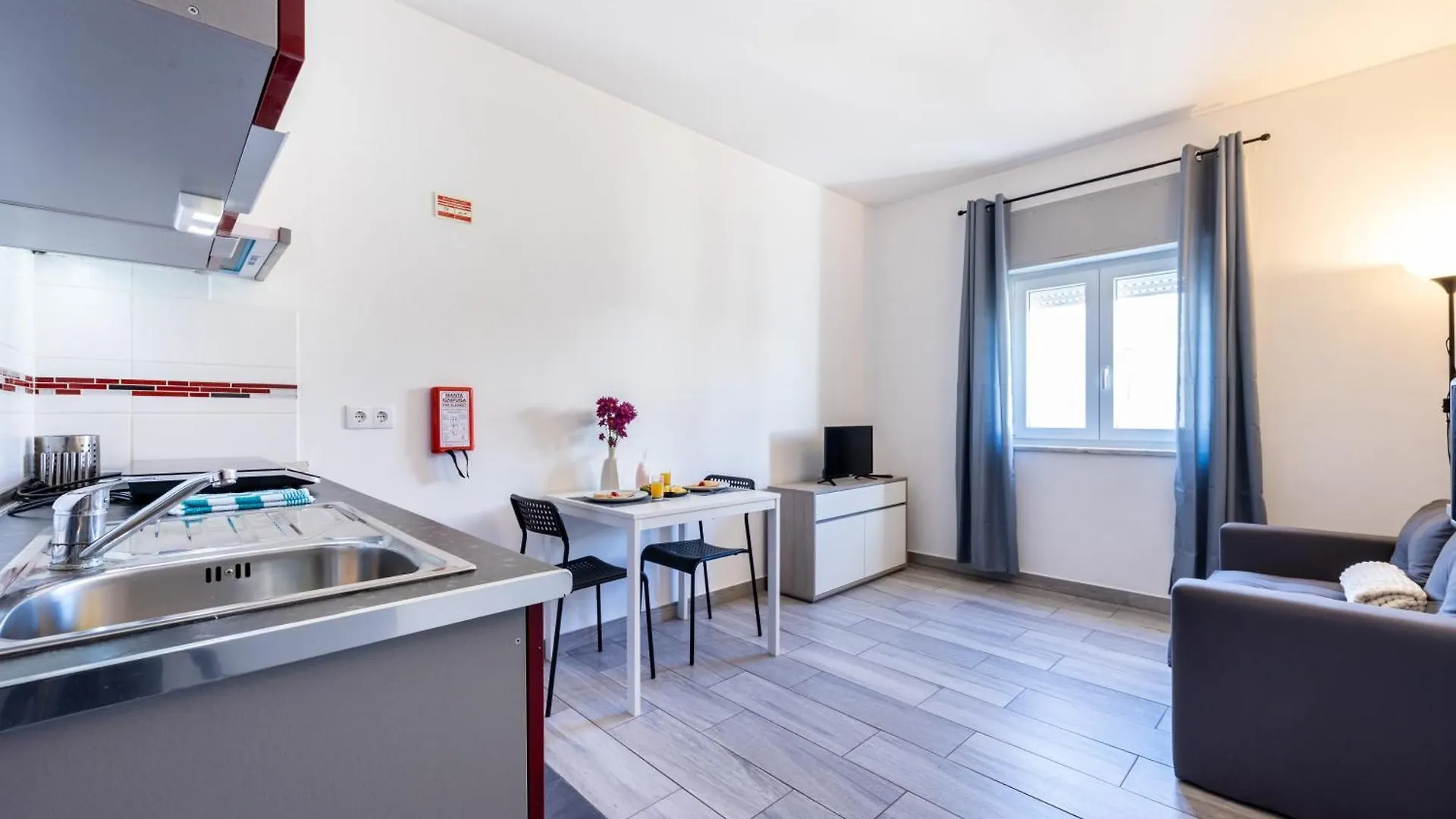 Stay On Top Apartments Лагуш