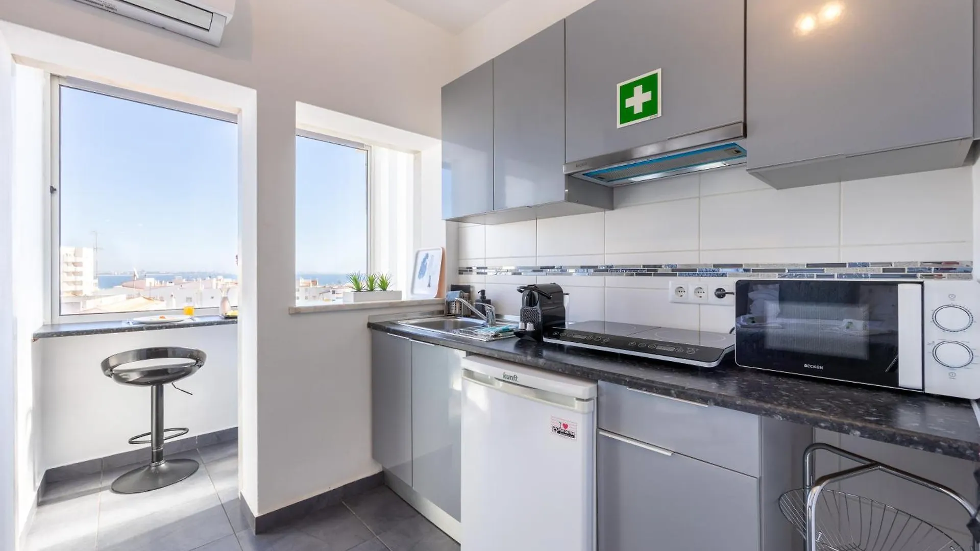Stay On Top Apartments Лагуш 0*,  Португалия