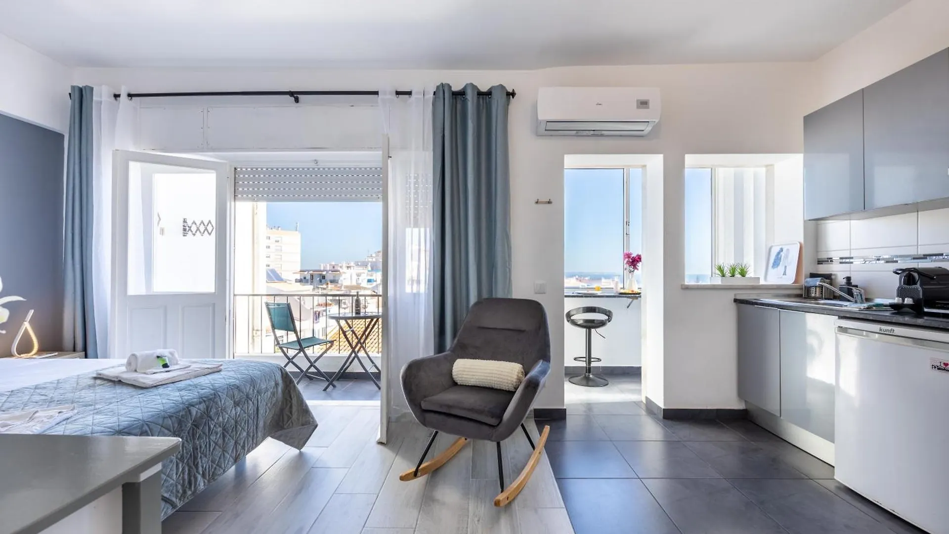 Stay On Top Apartments Лагуш 0*,