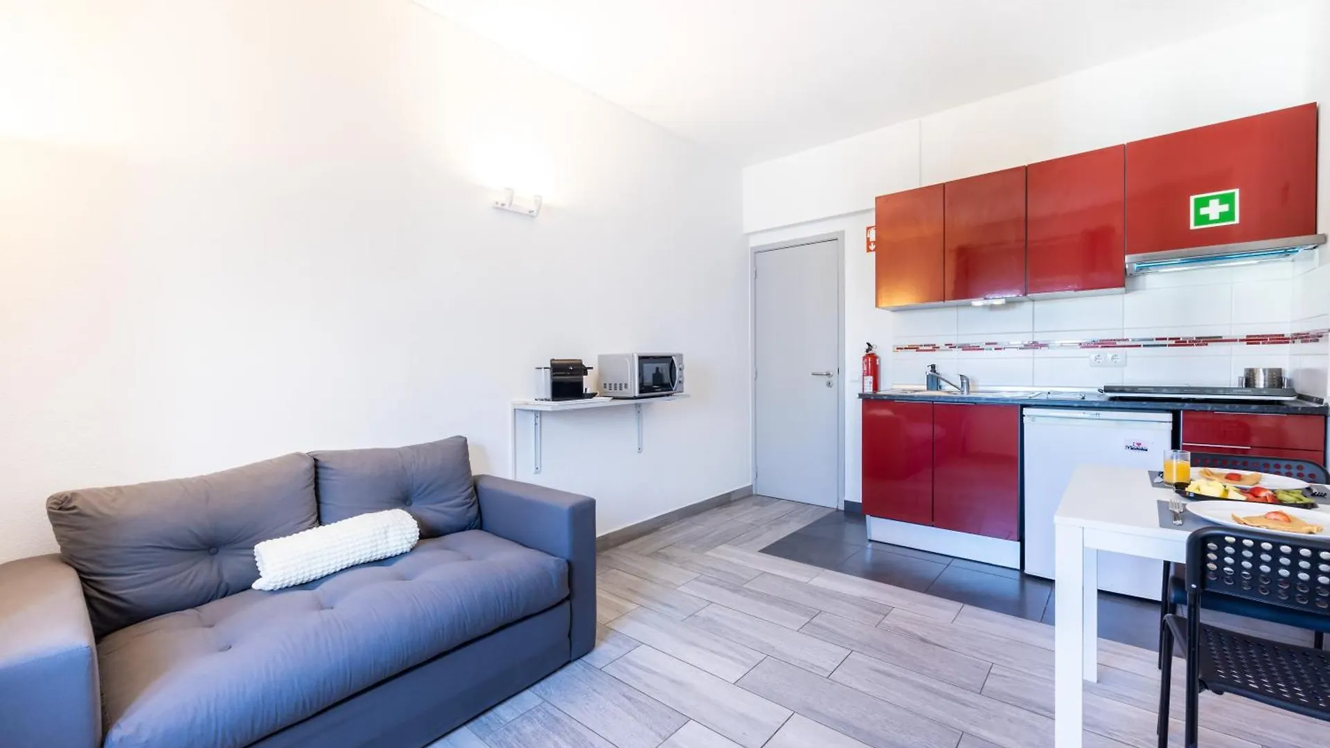 Stay On Top Apartments Лагуш 0*,